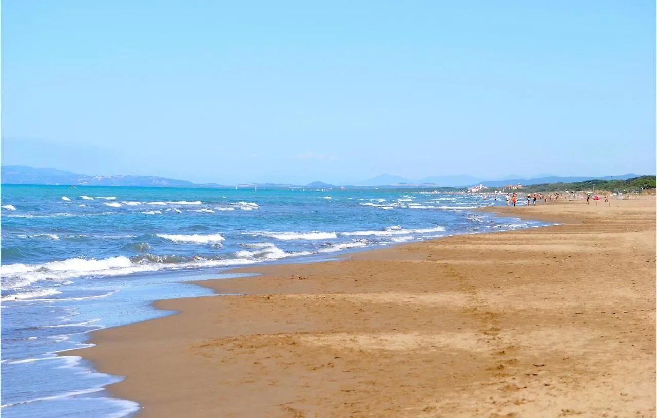 Stunning Home In Piombino With Wifi 0*,