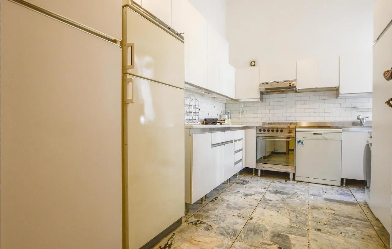 Stunning Home In Piombino With Wifi بيت للعطل